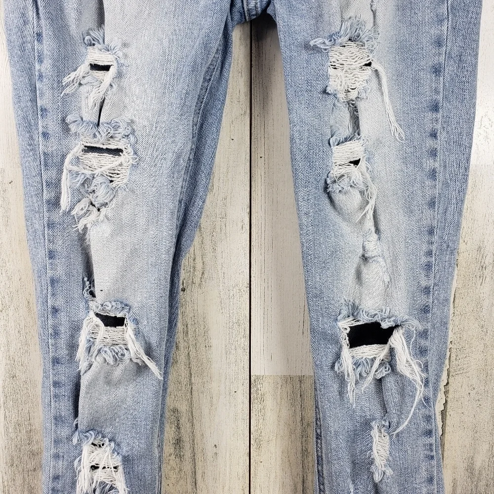 Fashion nova light wash highly ripped skinny jeans juniors size 1